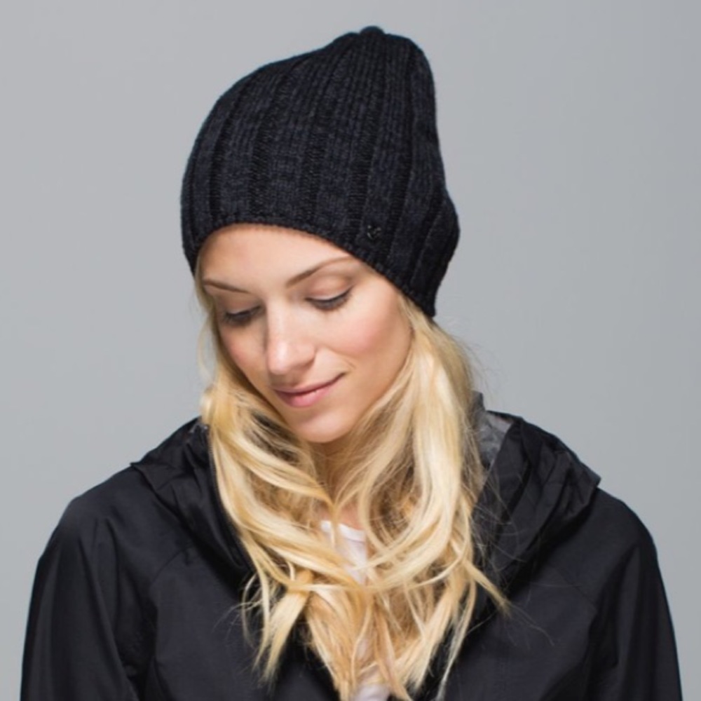 NWOT lululemon Blissed Out Toque. Black, Deep Coal